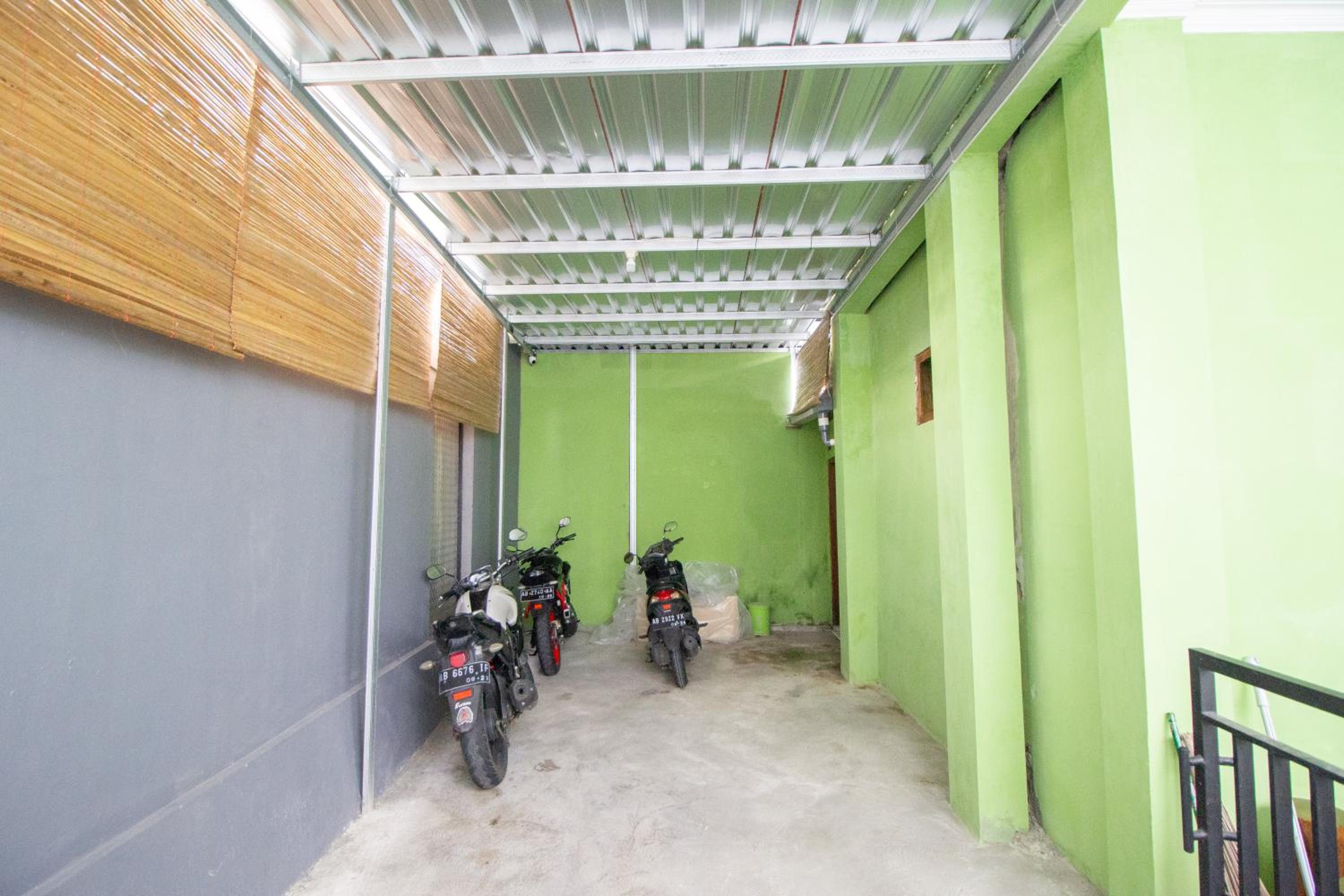 OYO 3707 Halona Guesthouse 35/50