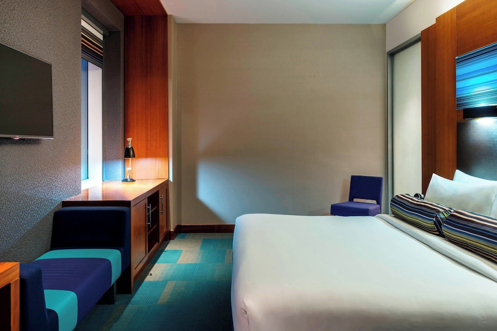 Sky, Aloft, Guest Room, King Bed, High Floor