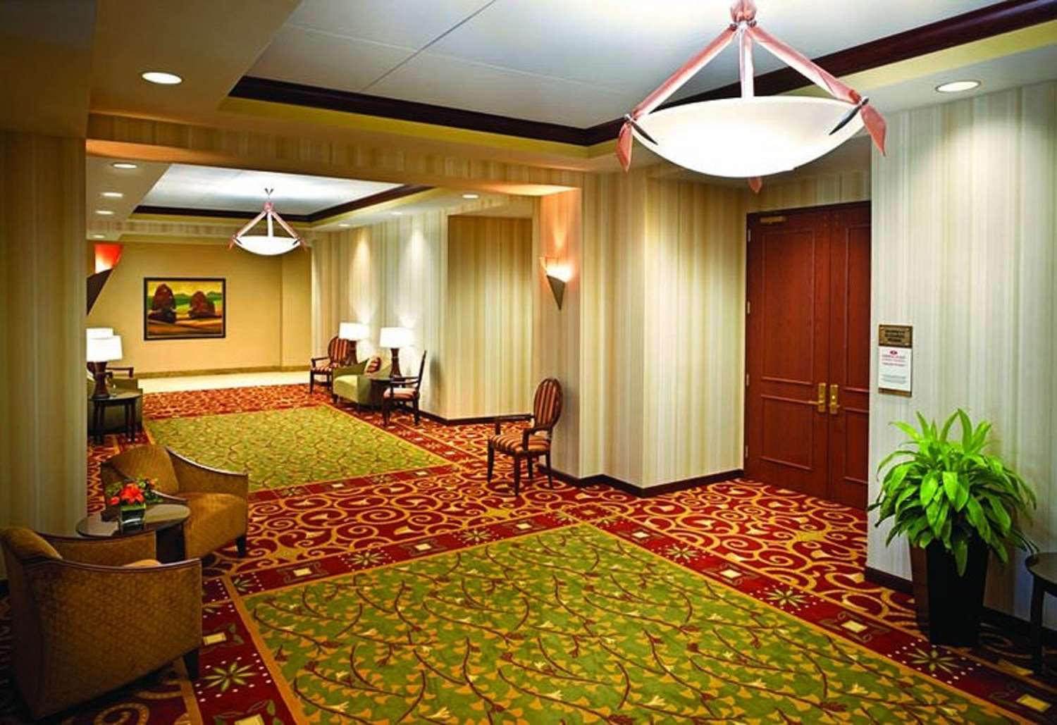 Sonesta Milwaukee West Wauwatosa 74/74
