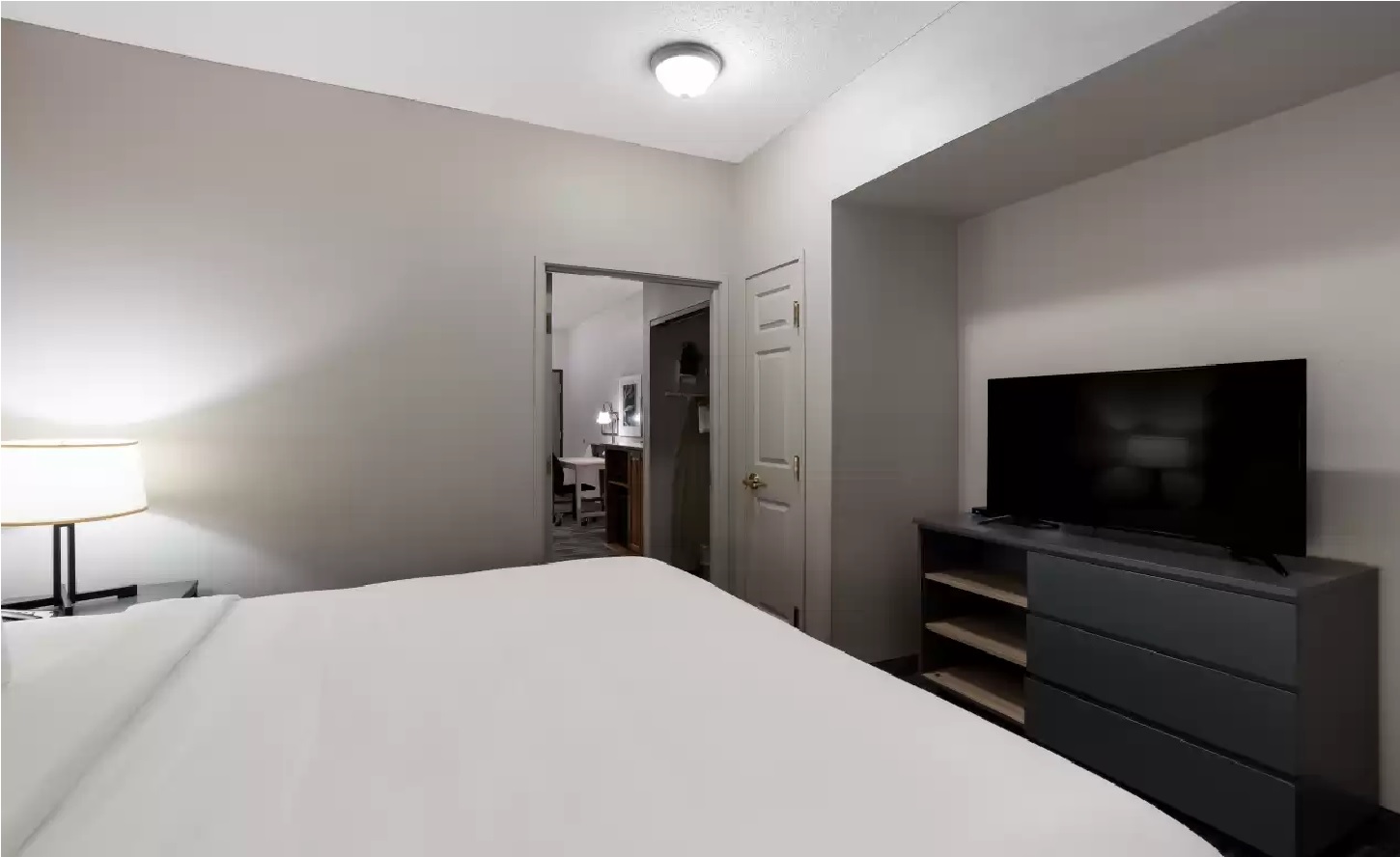 SUITE, KING BED