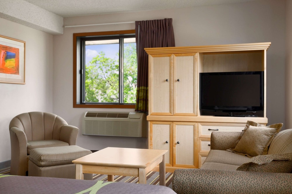 Super 8 by Wyndham Westminster Denver North 16/21