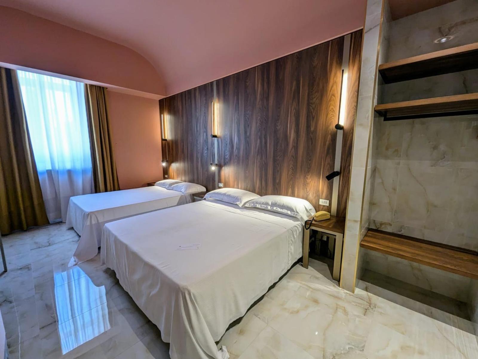 ROOM, TRIPLE