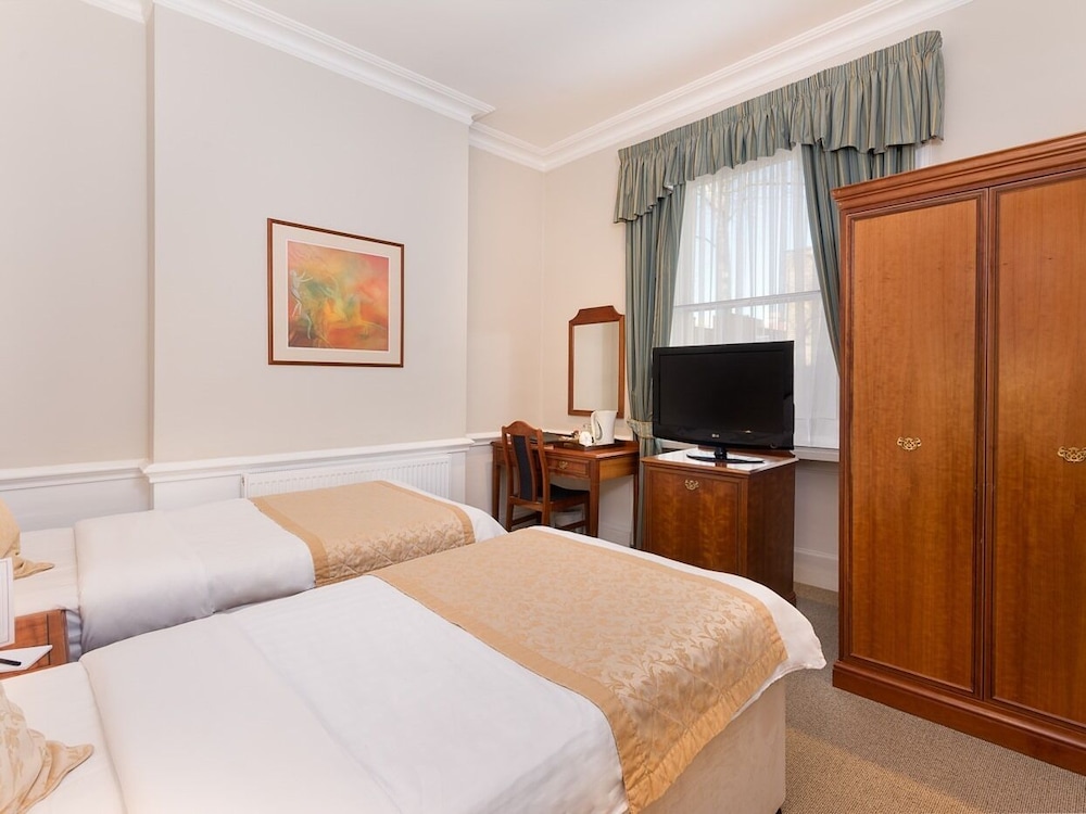 Staunton Hotel 37/65