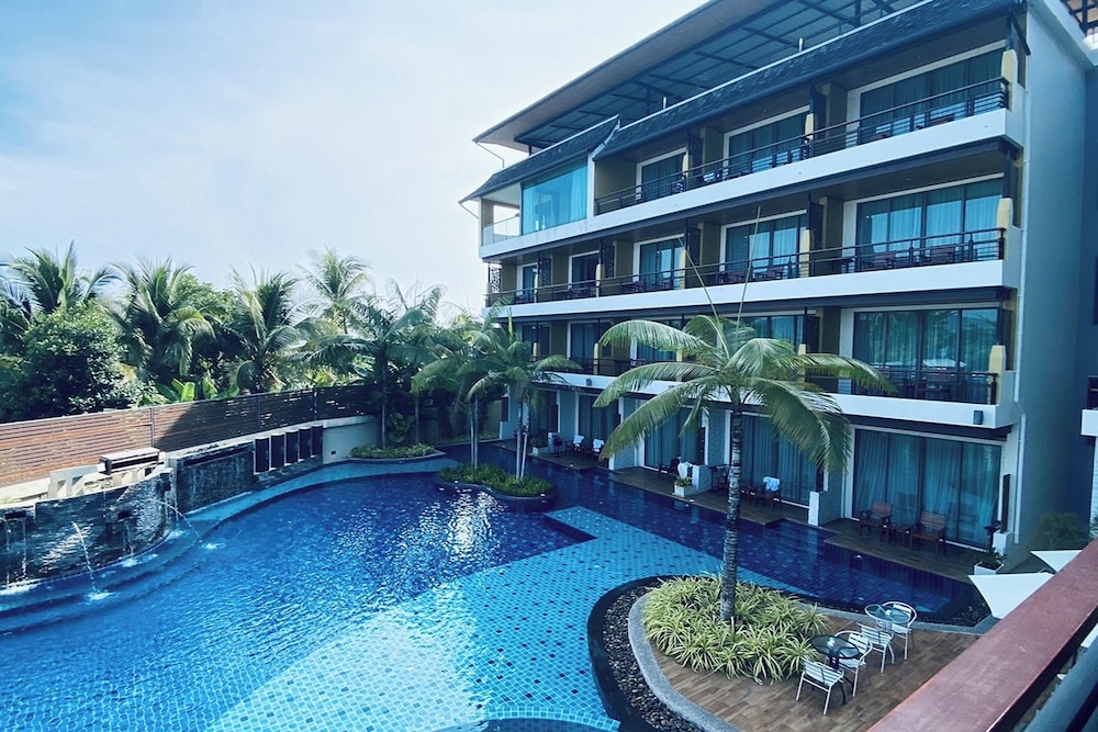Aqua Resort Phuket 7/70