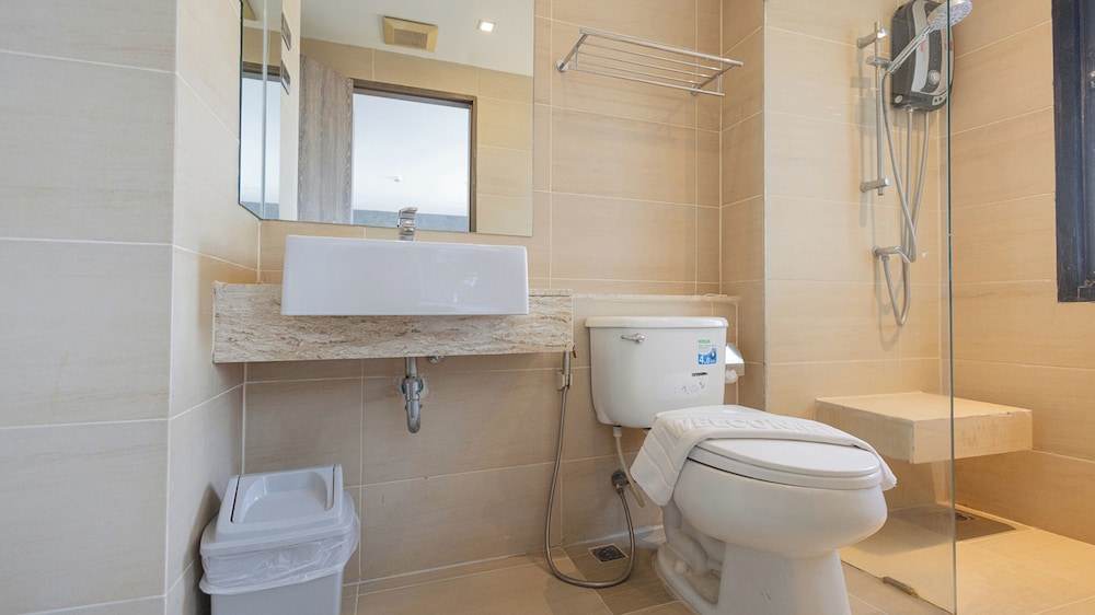 B2 Bangna Premier Hotel 42/43