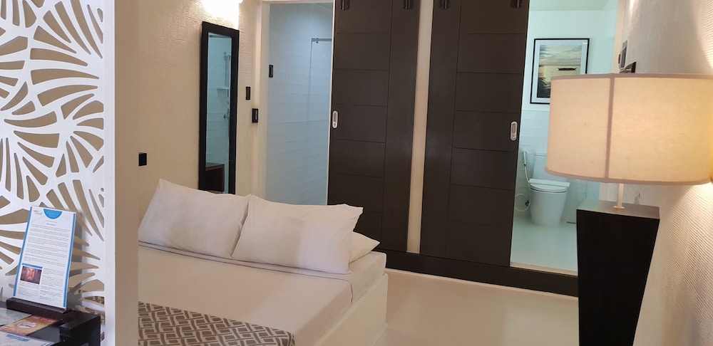 Cool Place Light Residences 9/19