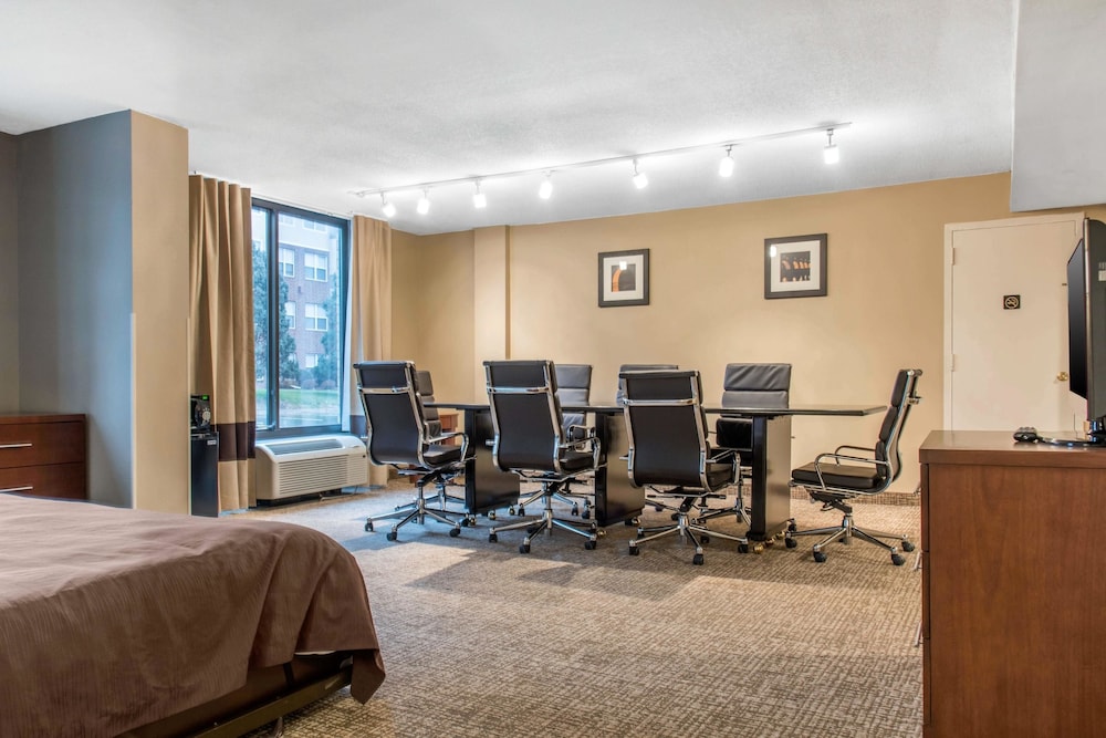 Comfort Inn MSP Airport - Mall Of America 38/43