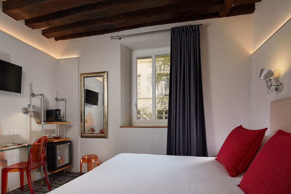 UNE AUTRE CHAMBRE 11/50
