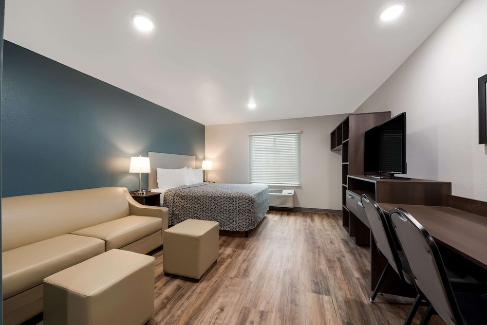 WoodSpring Suites San Antonio UTSA - Medical Center 13/21
