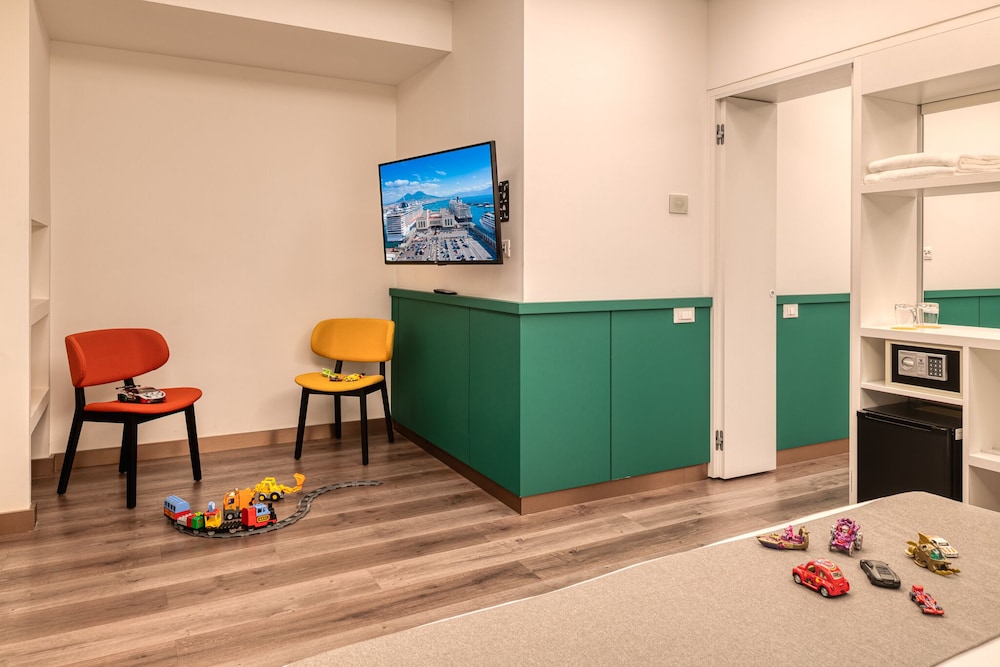 Smart Hotel - Naples Harbour 64/71
