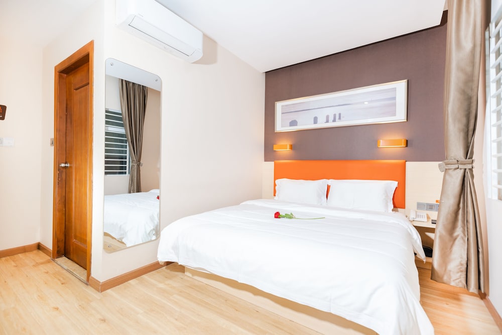 7 Days Premium Hotel 12/56
