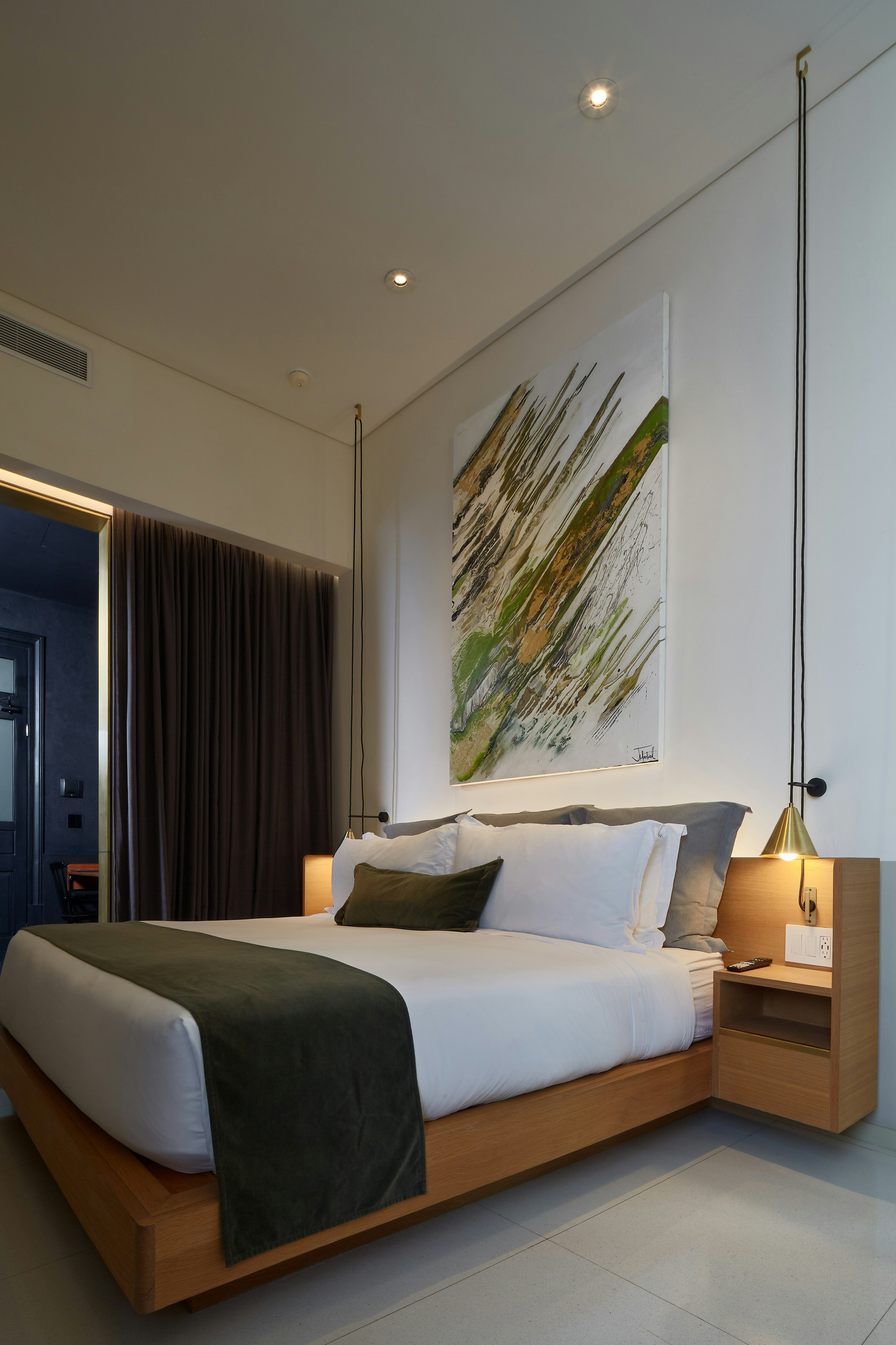 GUEST ROOM, KING BED