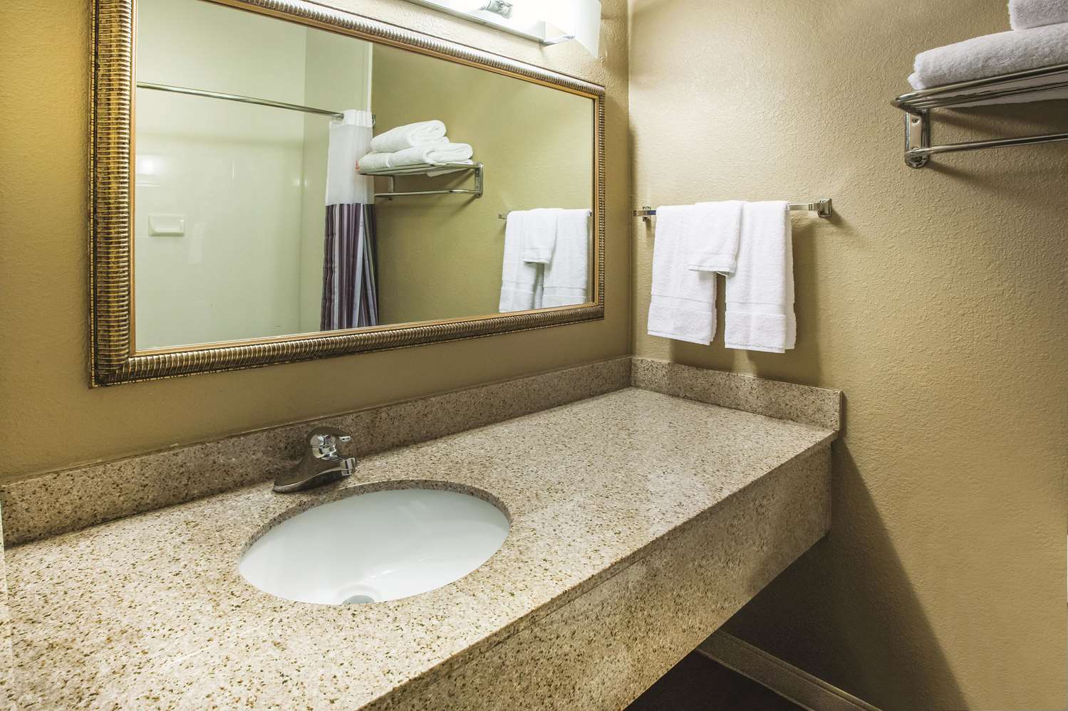 La Quinta Inn Indianapolis North at Pyramids 40/43