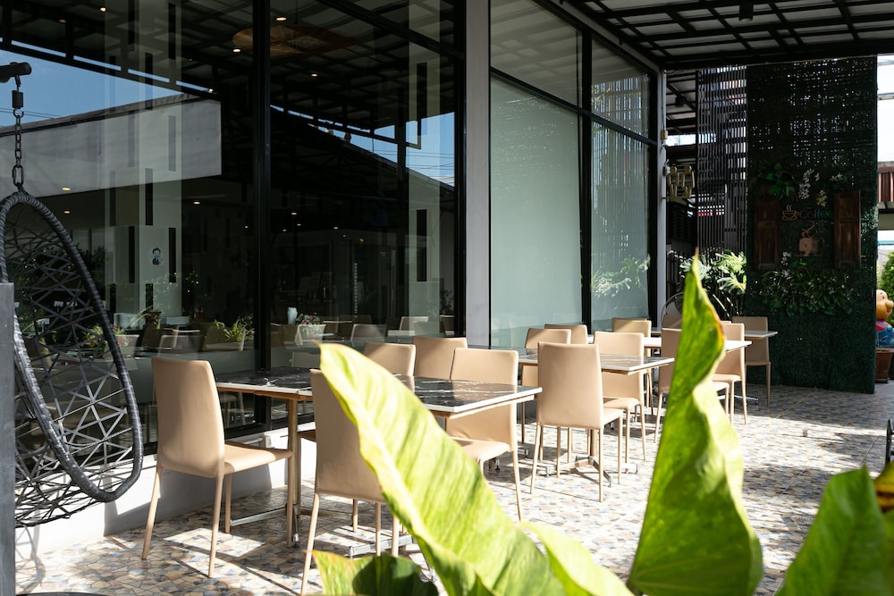Grand Ratchapruek Hotel 45/70