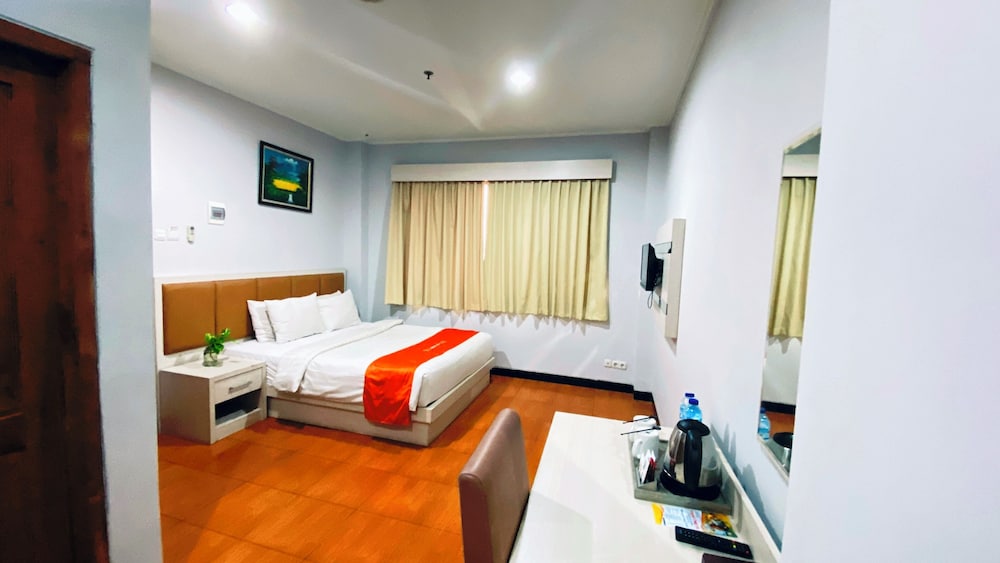Front One Hk Resort Semarang 19/49