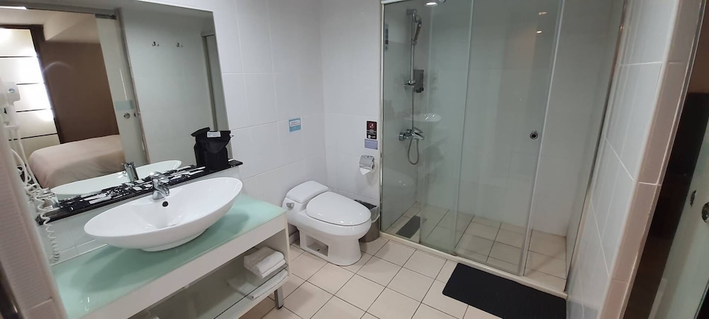 TAPENG BAY HOLIDAY HOTEL 51/52