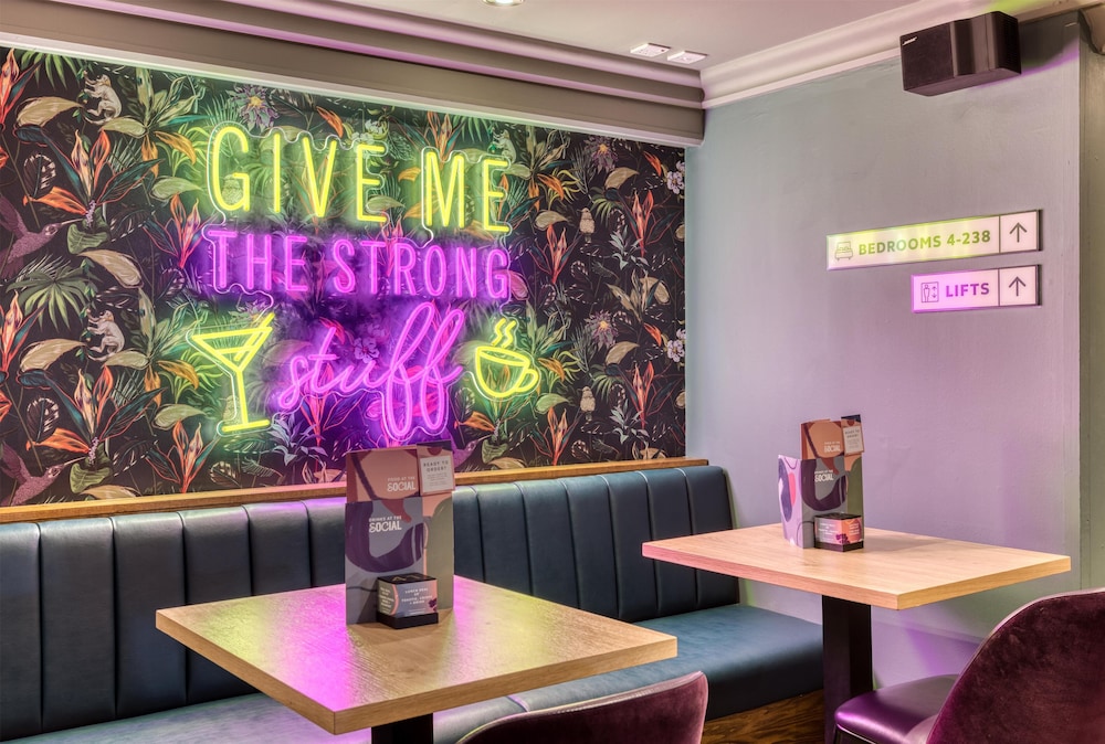 Premier Inn Glasgow Airport 30/41