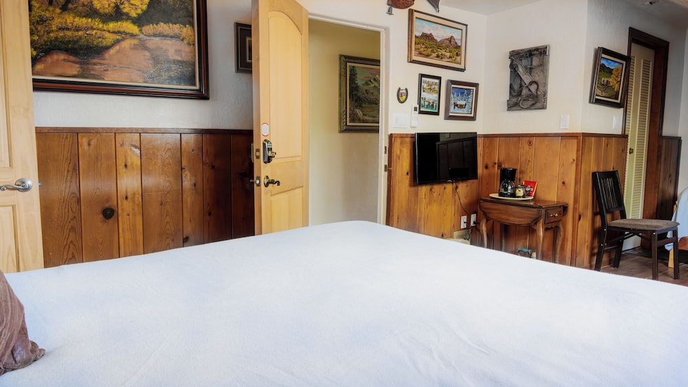 Red Horse Vineyard Bed & Breakfast 30/66