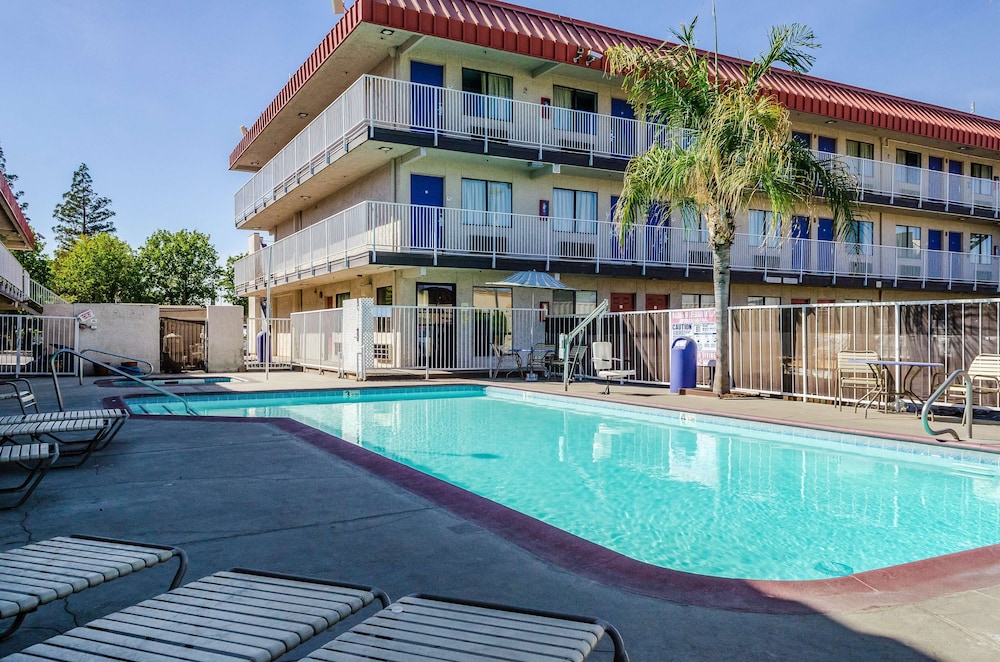 Motel6 Fresno, CA - Yosemite Hwy photo3