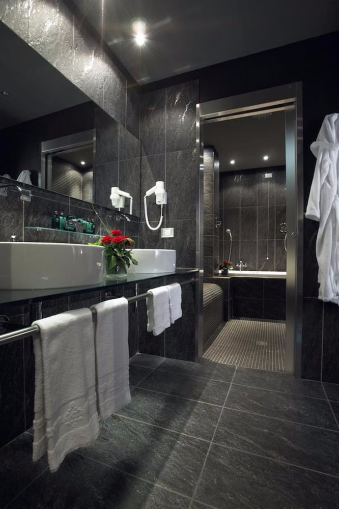 Savoia Hotel Regency 34/36