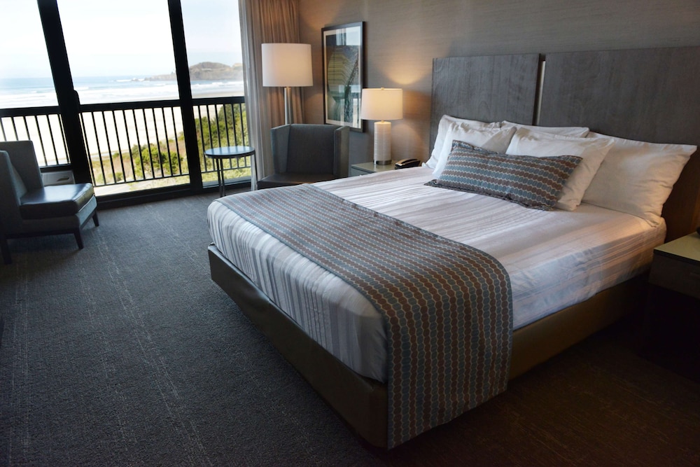 Standard, King Bed, Pet Friendly, Accessible, Best Western Plus Agate Beach Inn 2/7