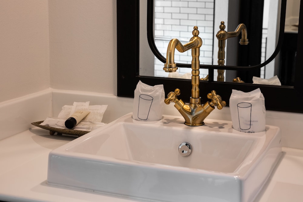 Mora Boutique Hotel 47/48