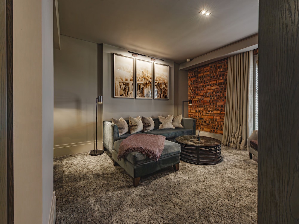 DELUXE, SUITE