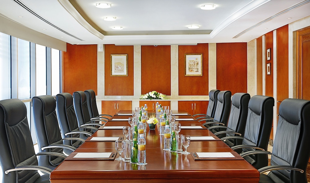 DoubleTree by Hilton Dubai Port Saeed. 59/65