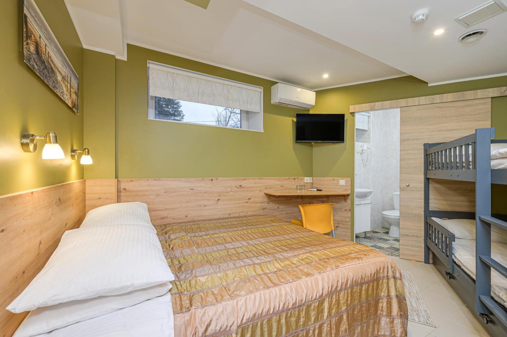 Semi Basement, Economy, Family, with Pool