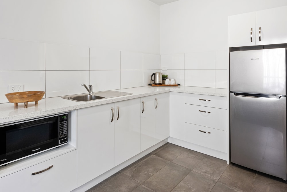 Fawkner Suites Serviced Apartments 7/64