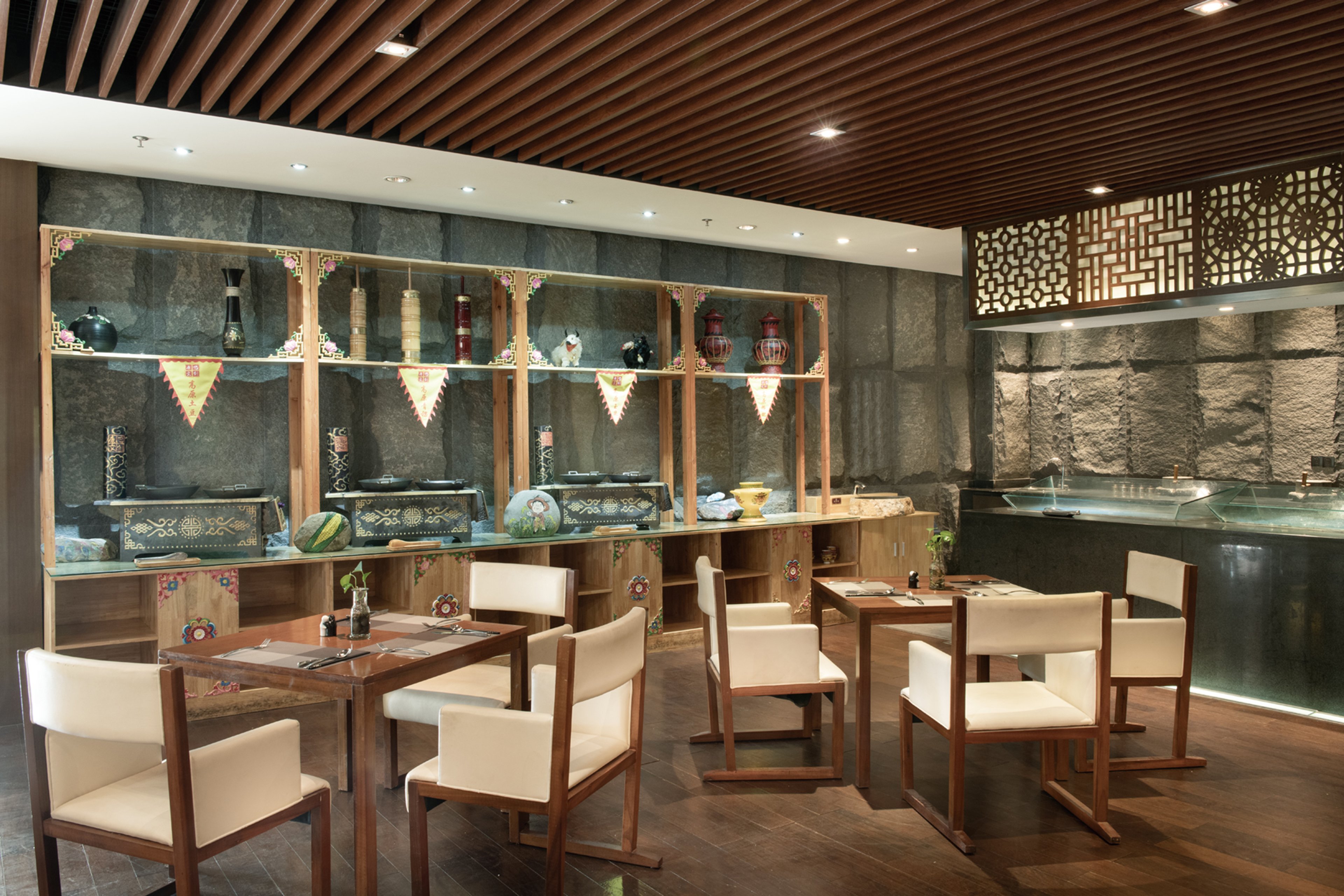 Crowne Plaza Yading 50/81
