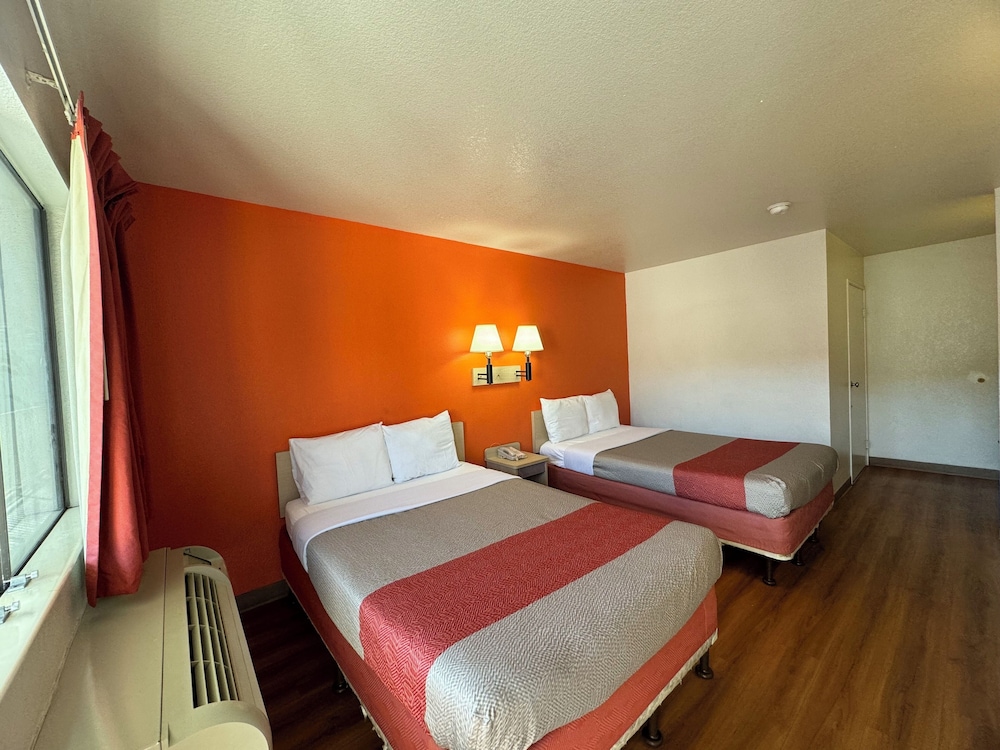 Motel6 Bellflower, CA - Los Angeles 34/65