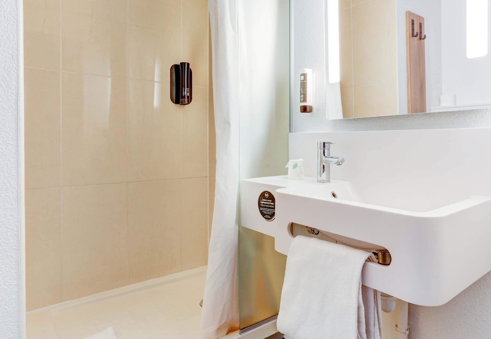 غرفة بسريرين منفصلين، B&B Hotel Reims Bezannes 3/3