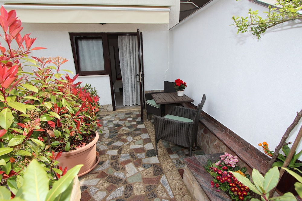 APARTMENT DIVNA 11/66