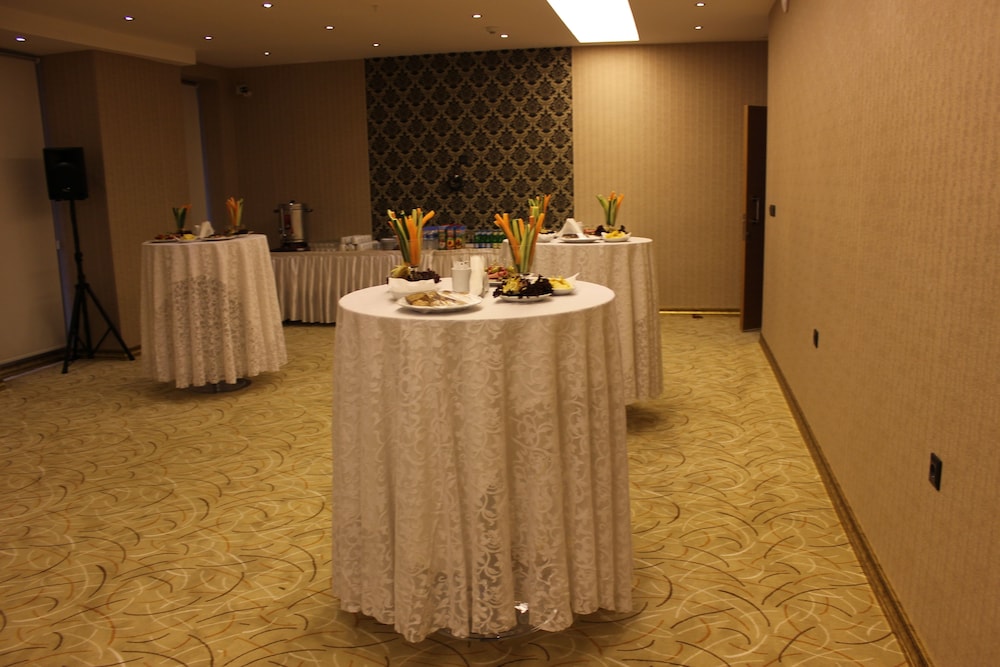 Neba Royal Hotel 9/50
