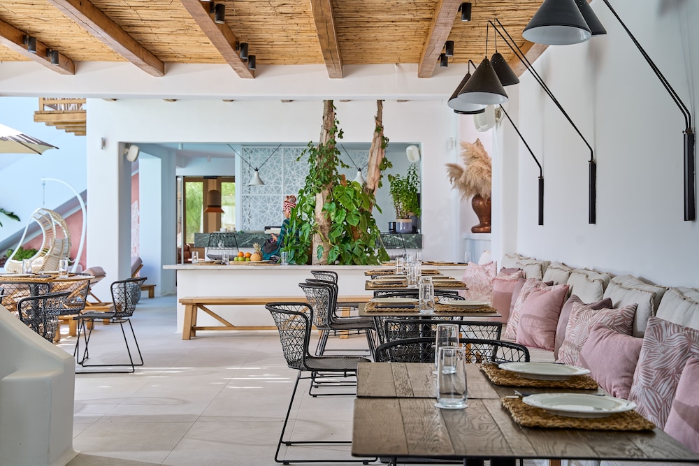 Adorno Beach Hotel and Suites 68/76