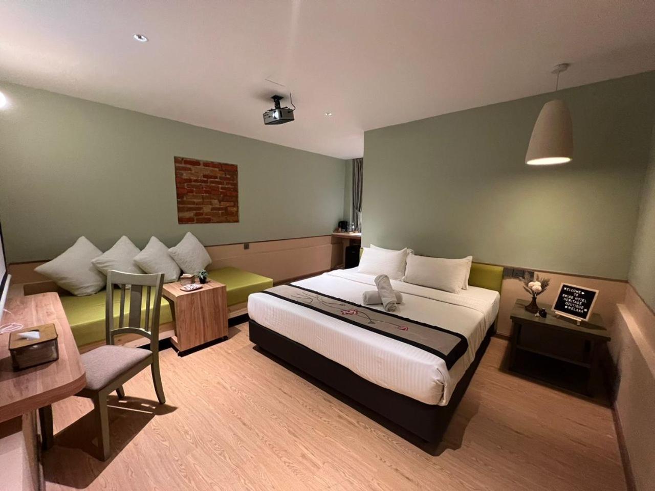 Premier, Deluxe, King Bed, Sofa