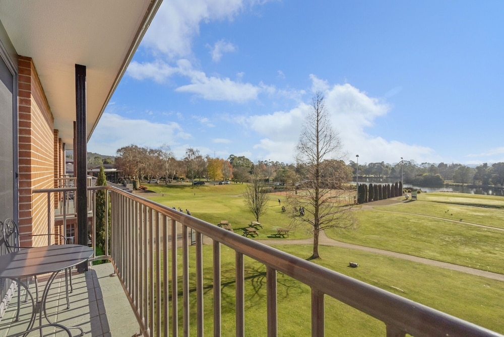 Country Club Tasmania 36/67