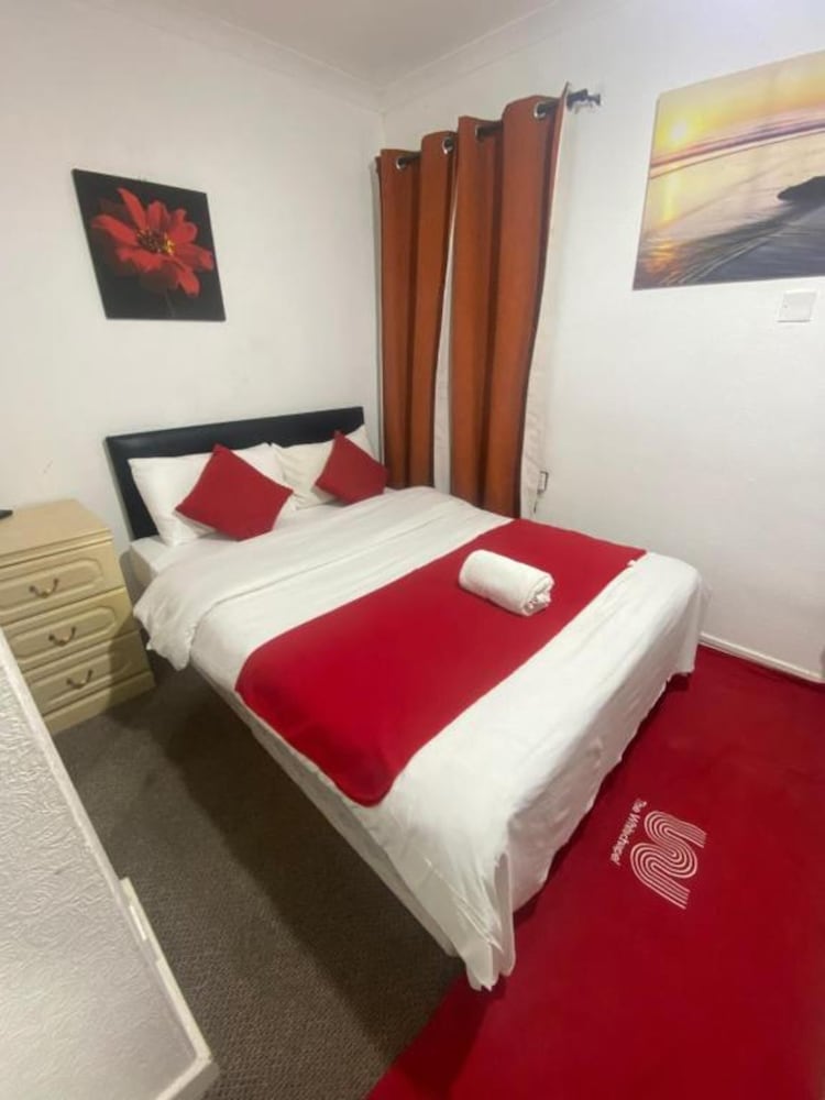 Room at OYO Saji Hotel, LONDON