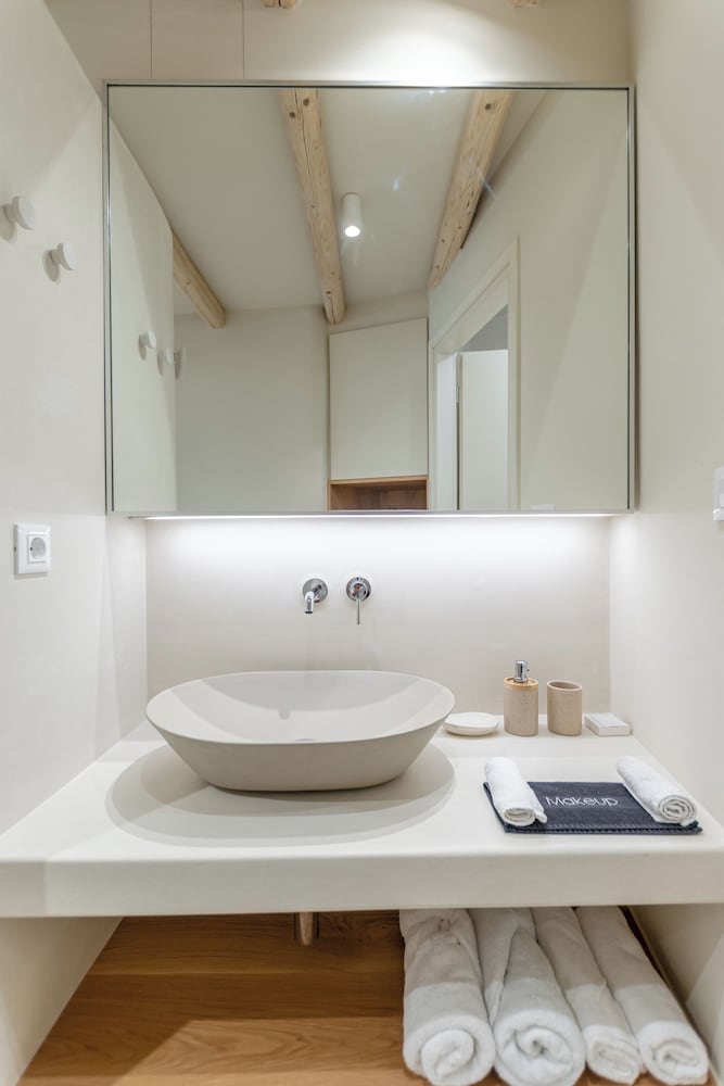 Semi Basement, Deluxe, Apartment, Double Bed، Antony Suites 8/10