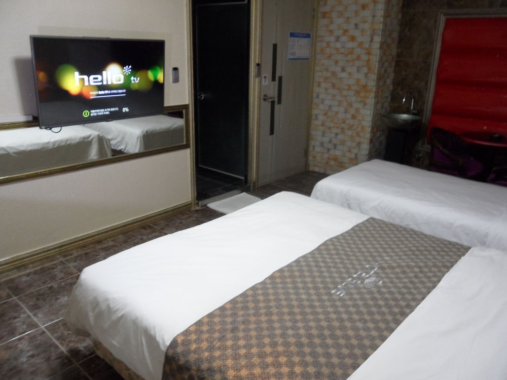 Blue Hotel 20/53