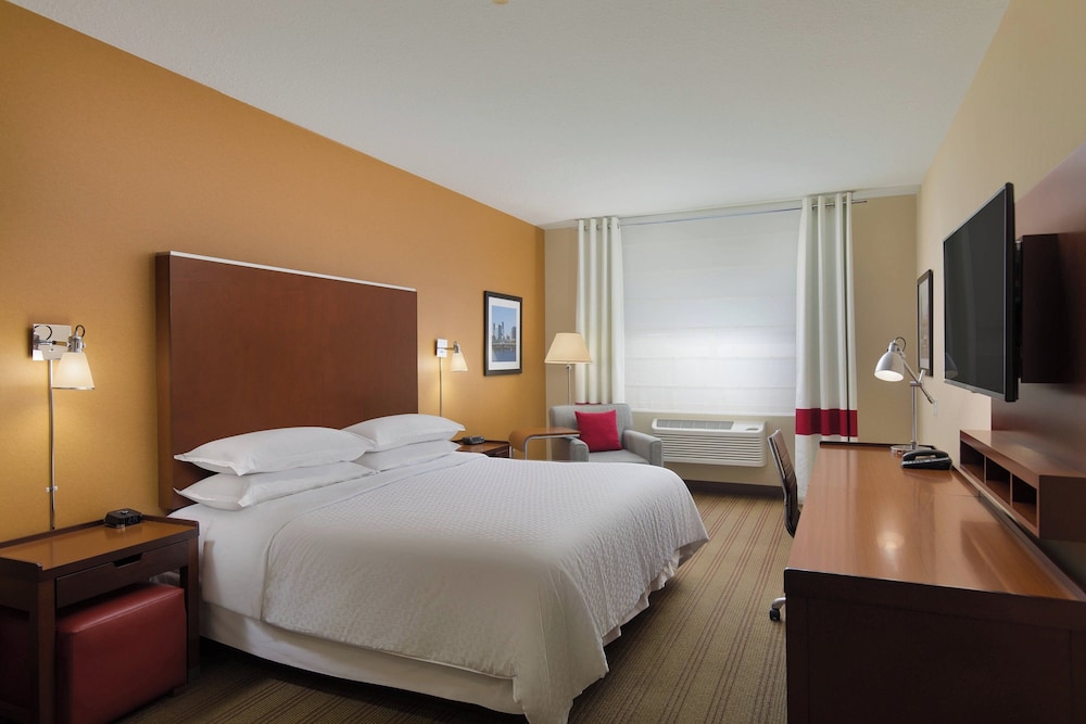 DELUXE, KING BED