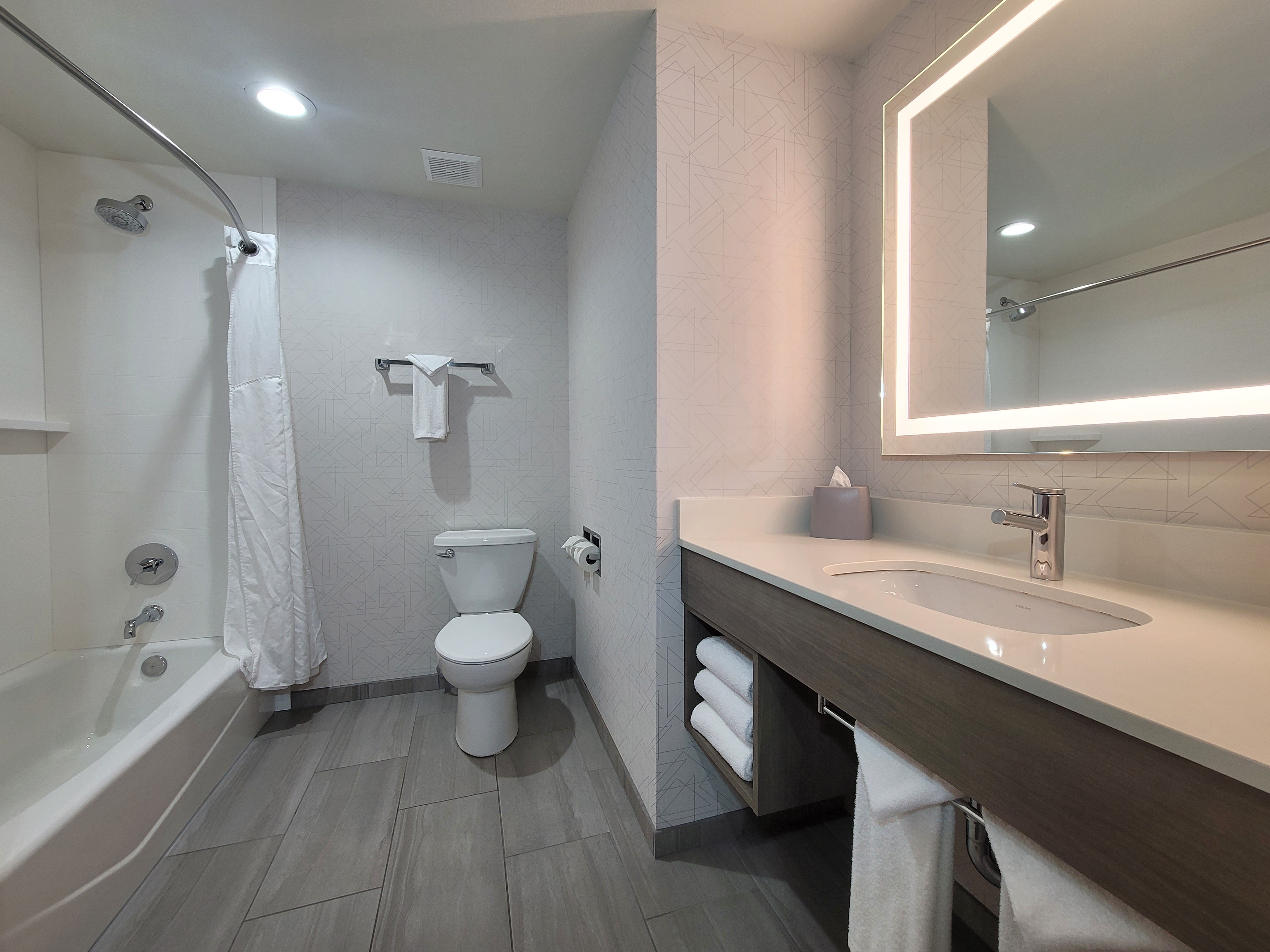 HOLIDAY INN EXPRESS SAN DIEGO SOUTH - CHULA VISTA 66/71