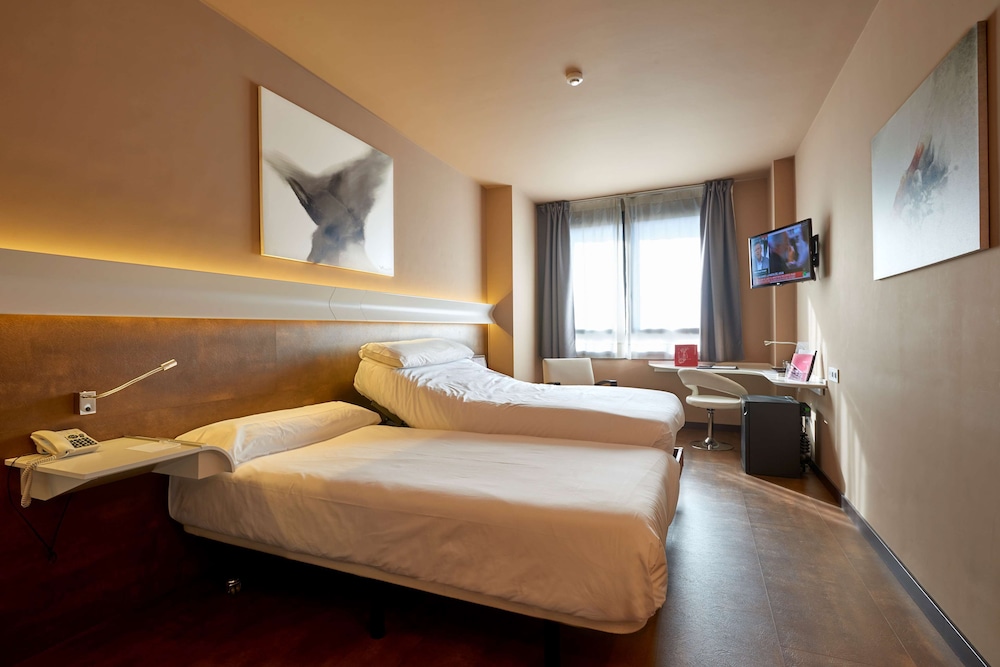 STANDARD, WITH EXTRA BED