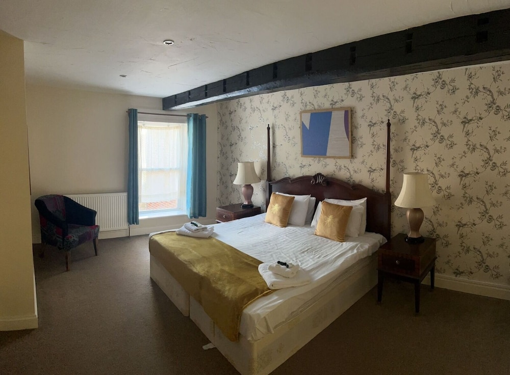 غرفة ديلوكس بسرير مزدوج، The Rose and Crown Hotel 4/10