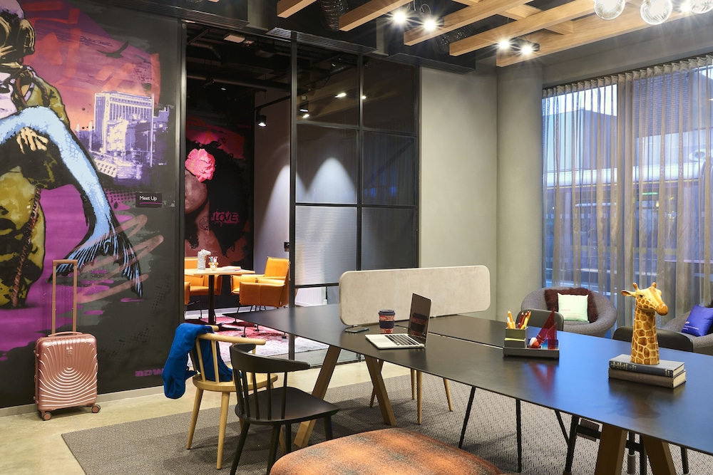Moxy Dublin City 38/42