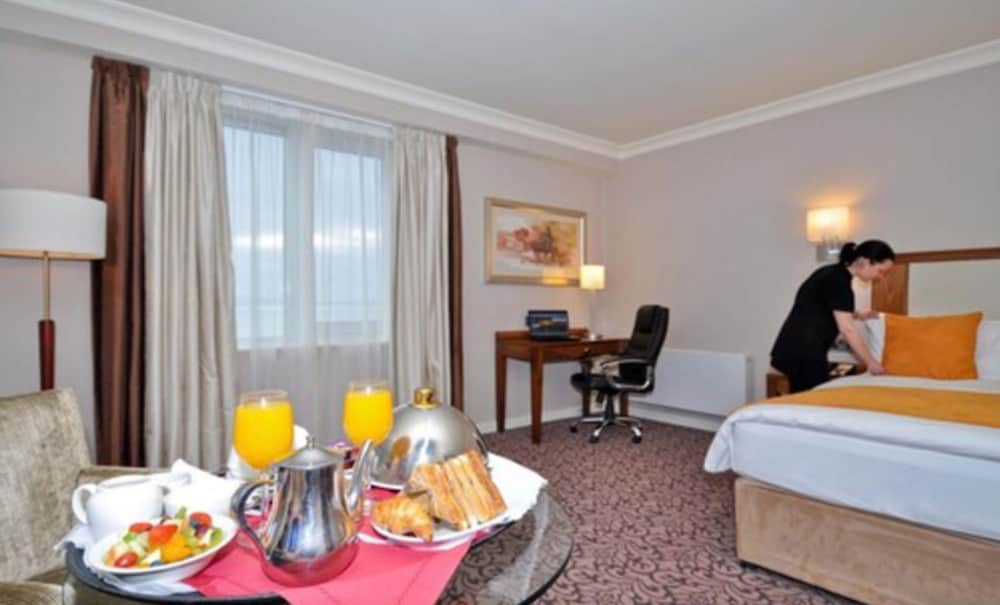 Salthill Hotel 17/61