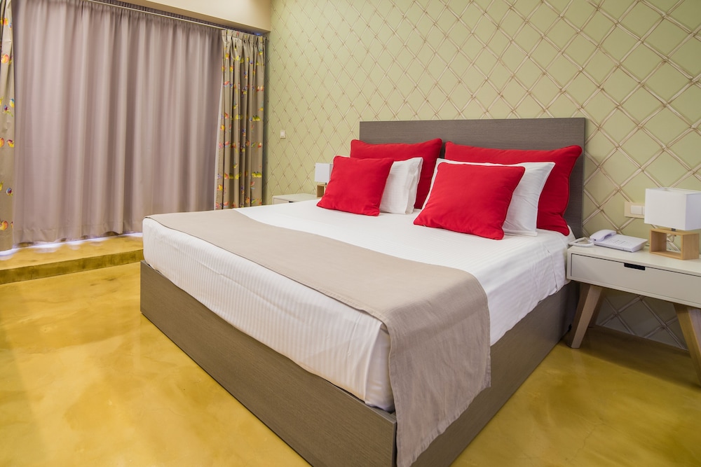 ROOM, DOUBLE BED