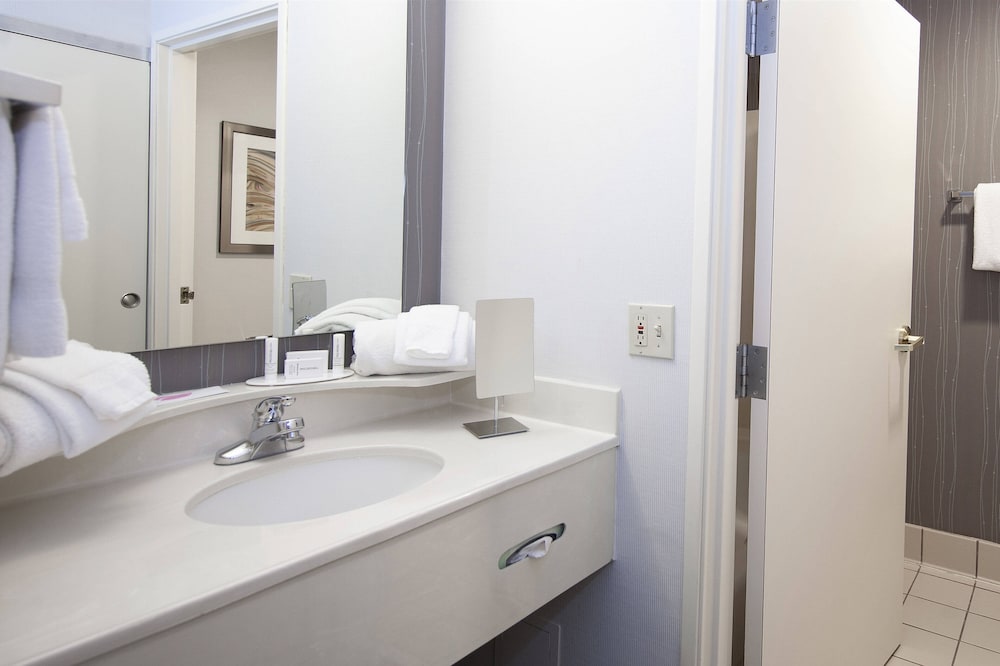 Courtyard By Marriott Valdosta 9/35