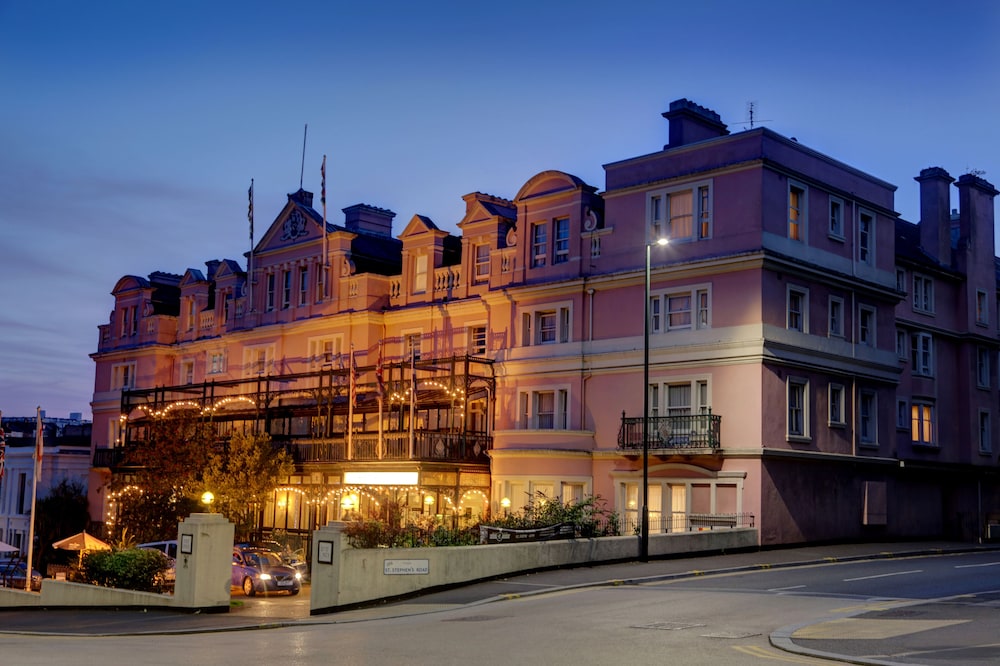 Norfolk Royale Hotel 66/75